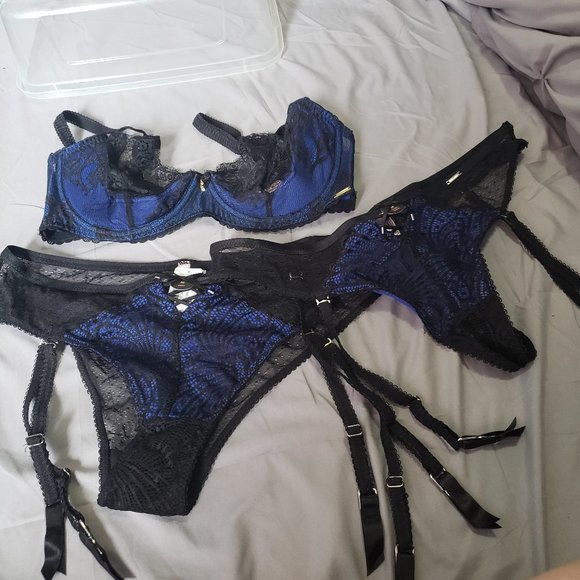 Bra and underwear with garter straps - Picture 1 of 1